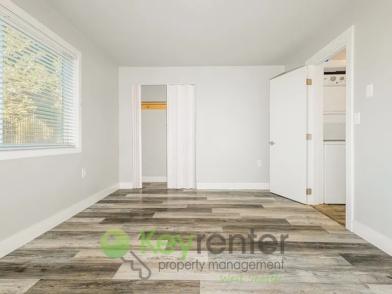 931 N 104th St — Photo 9