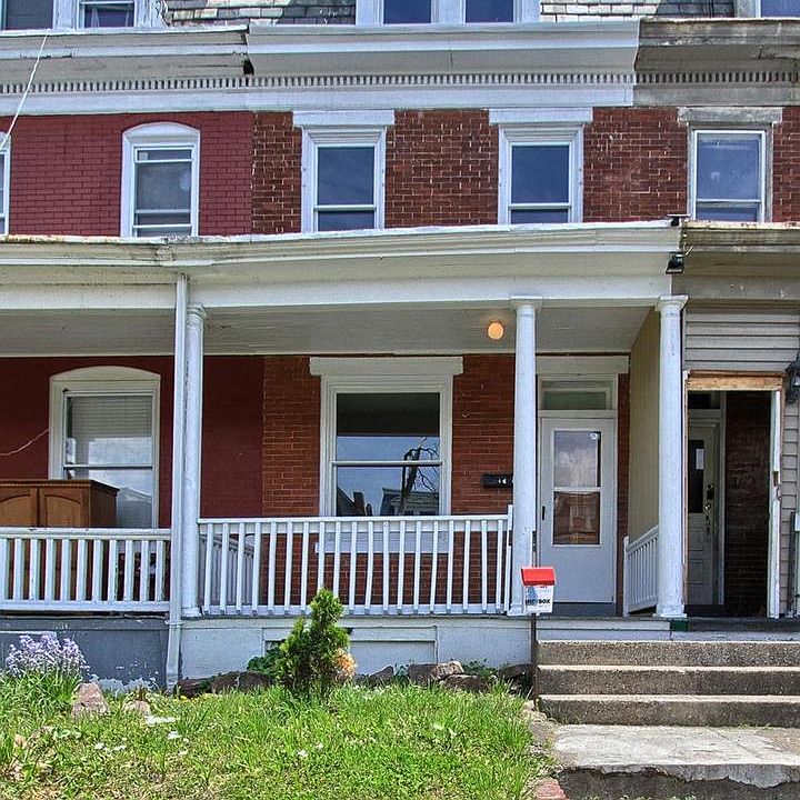 1st image of 2433 Reel St