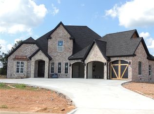 105 Woods Creek Dr, Bentonville, AR 72712