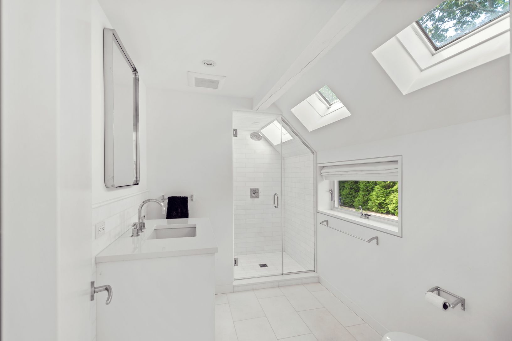  First Floor Bath w/ Thassos White Marble