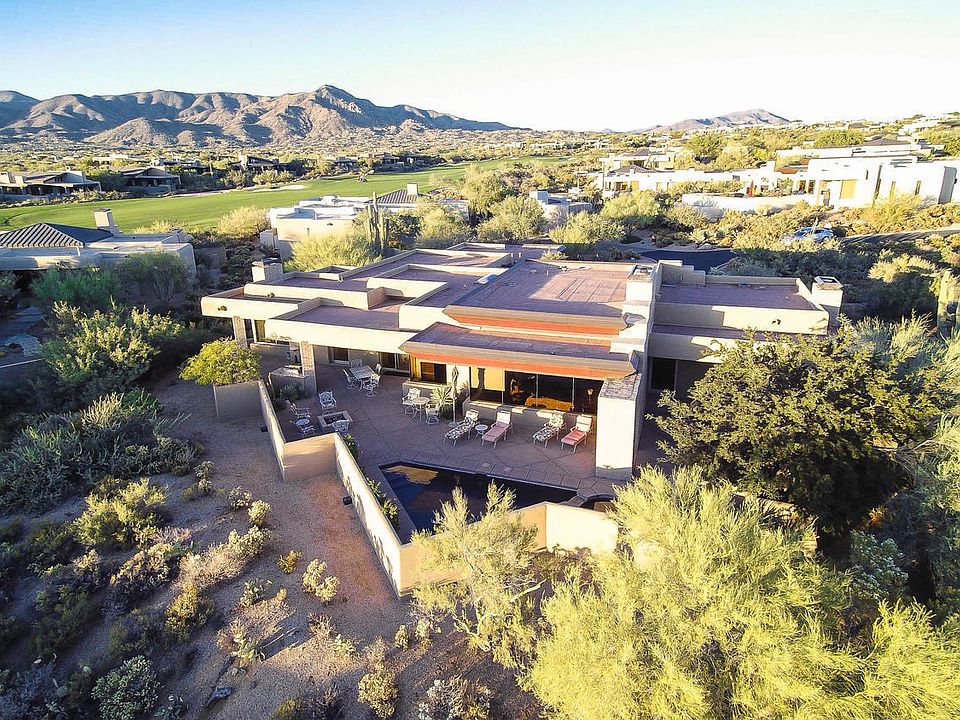 10952 E Graythorn Dr-large-031-1-Backyar