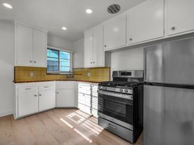 2826 Avenel St, Los Angeles, CA