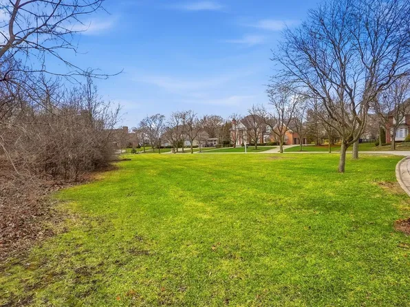 9045 Turnberry Dr, Burr Ridge, IL 60527