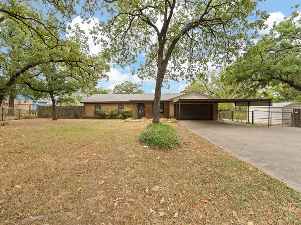3016 E Renfro St, Burleson, TX 76028