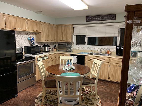 Eat-in Kitchen