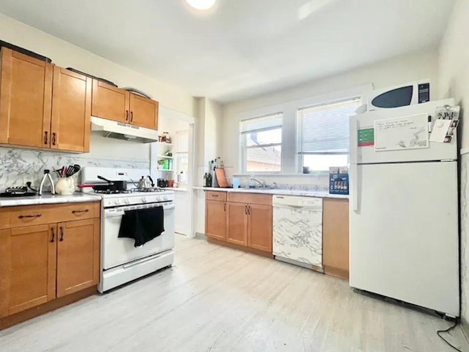 8 Mapleton St #2