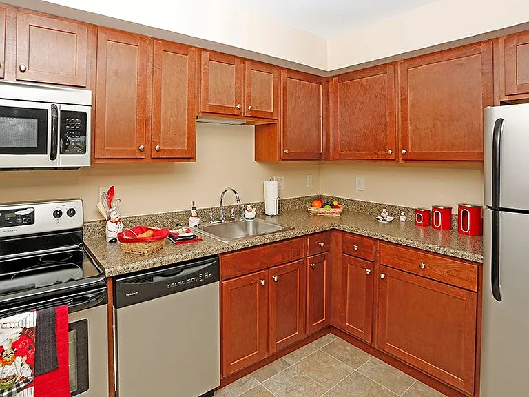 LAKE VILLAGE APARTMENTS — Photo 8