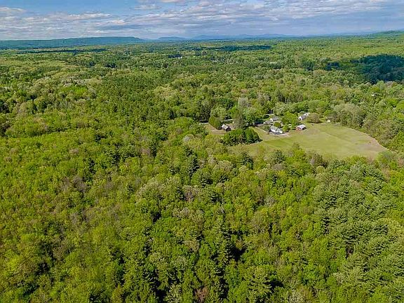 3rd image of 104 Old Schuylerville Rd