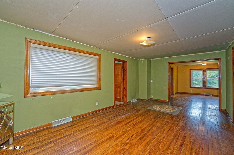 5th image of 27 North Road