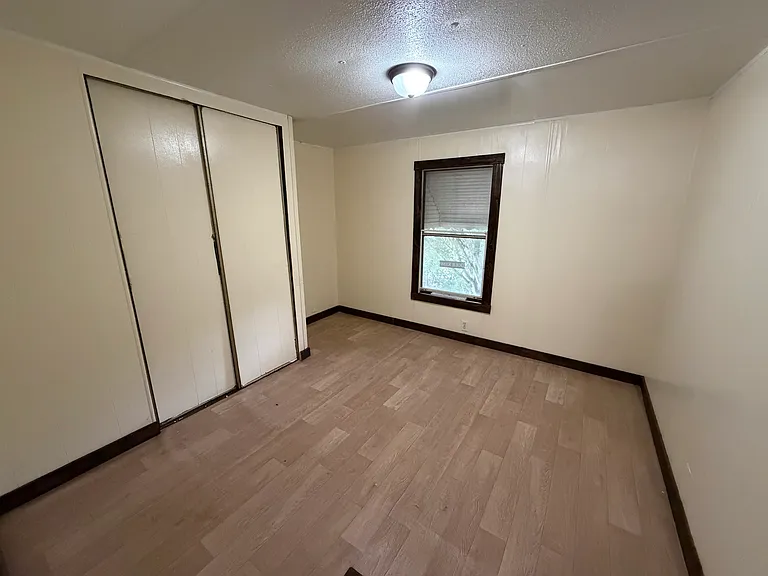 247 Park Cir — Photo 3
