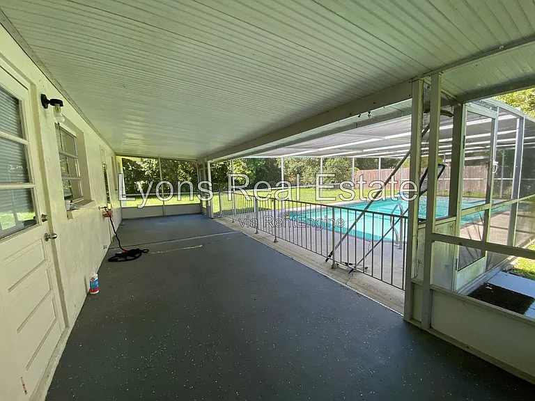 7906 Suncoast Dr — Photo 20
