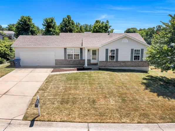 410 Santa Cruz Dr, Moscow Mills, MO 63362