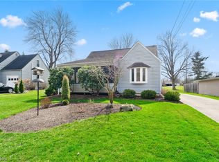 27 Roosevelt Dr, Hubbard, OH