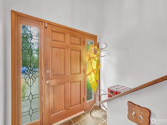3rd image of 302 N 188th Street