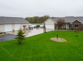 N4909 Vine Rd, Seymour, WI 54165