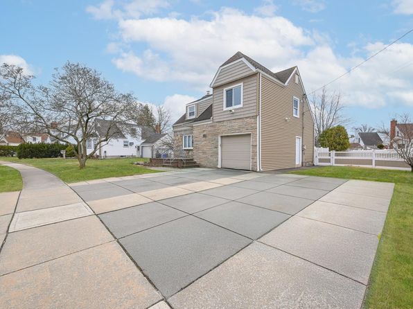 100 Morris Parkway, Franklin Square, NY 11580