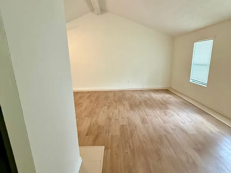 655 Post Oak Rd — Photo 4