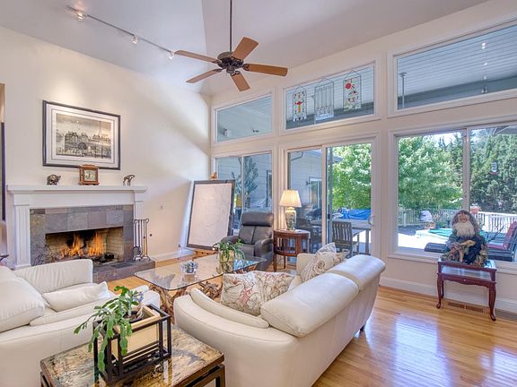 4th image of 100 Lauren Cir