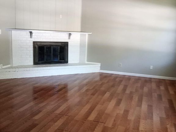 3rd image of 800 Warwick Dr