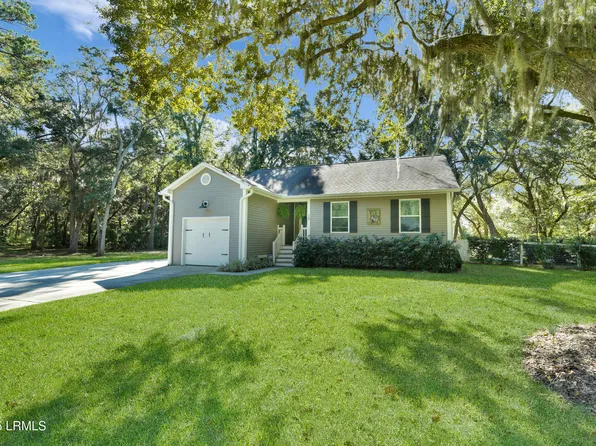 13 Arbor Ln, Saint Helena Island, SC 29920