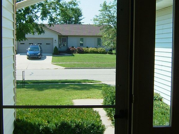 3rd image of 372 Berkshire Dr
