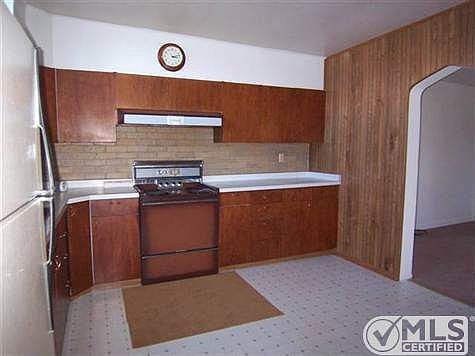 3rd image of 176 N Low St