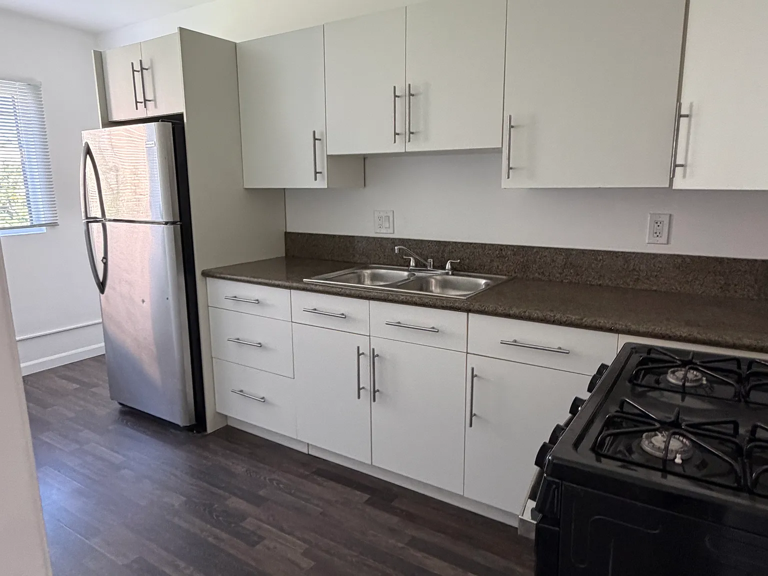 1213 Gordon St — Photo 4