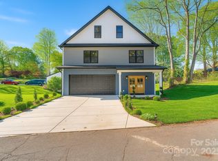 908 30th Avenue Dr NW, Hickory, NC 28601