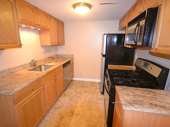 3rd image of 1139 Hartford Ave APT 4A