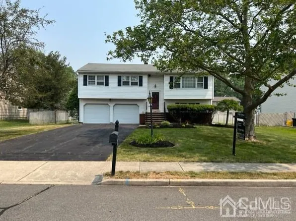 23 Christopher Ave, Kendall Park, NJ 08824