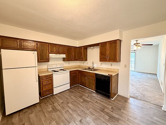 4th image of 207 NW Barr Rd APT B