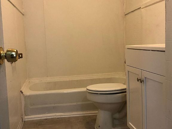 5th image of 812 Lazarre Ave