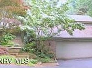 8 Holly Ln, Radford, VA 24141