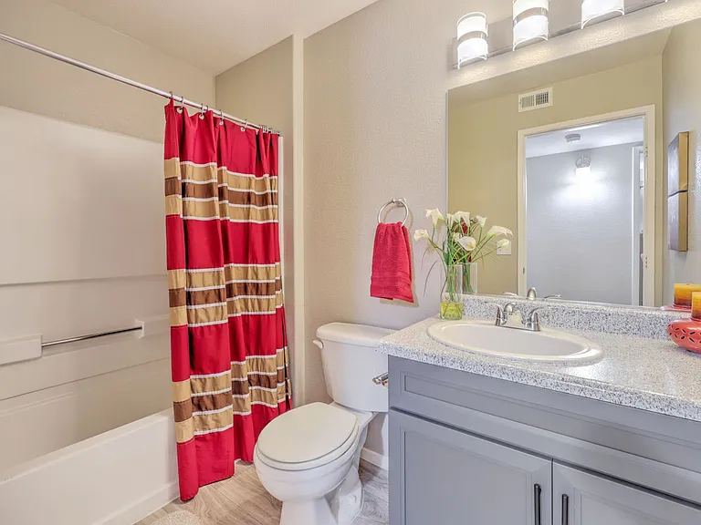 1290 W Horizon Ridge Pkwy — Photo 18
