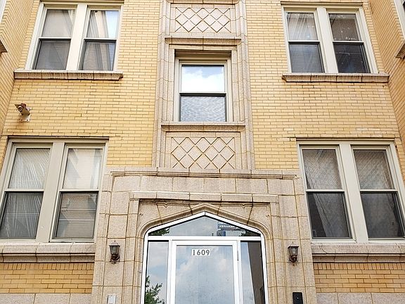 3rd image of 1609 N Central Ave APT 1S