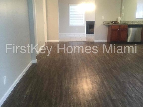 2nd image of 3583 Ivanhoe Ave