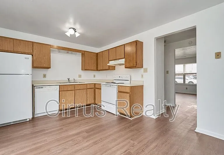 2756 Peach St — Photo 10