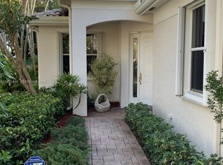 2518 Bay Pointe Ct, Weston, FL 33327