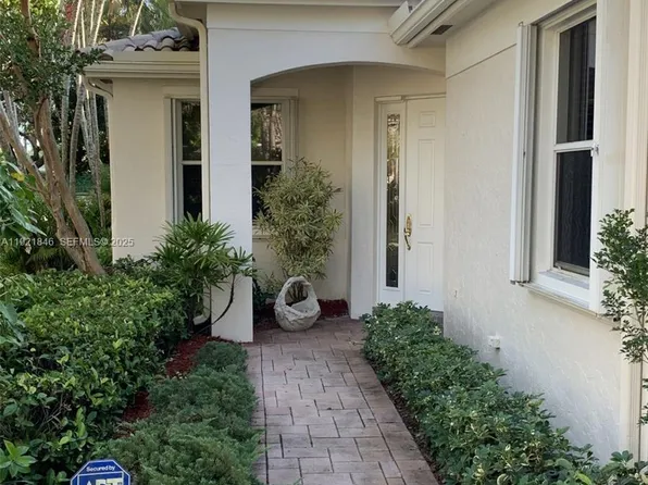 2518 Bay Pointe Ct, Weston, FL 33327