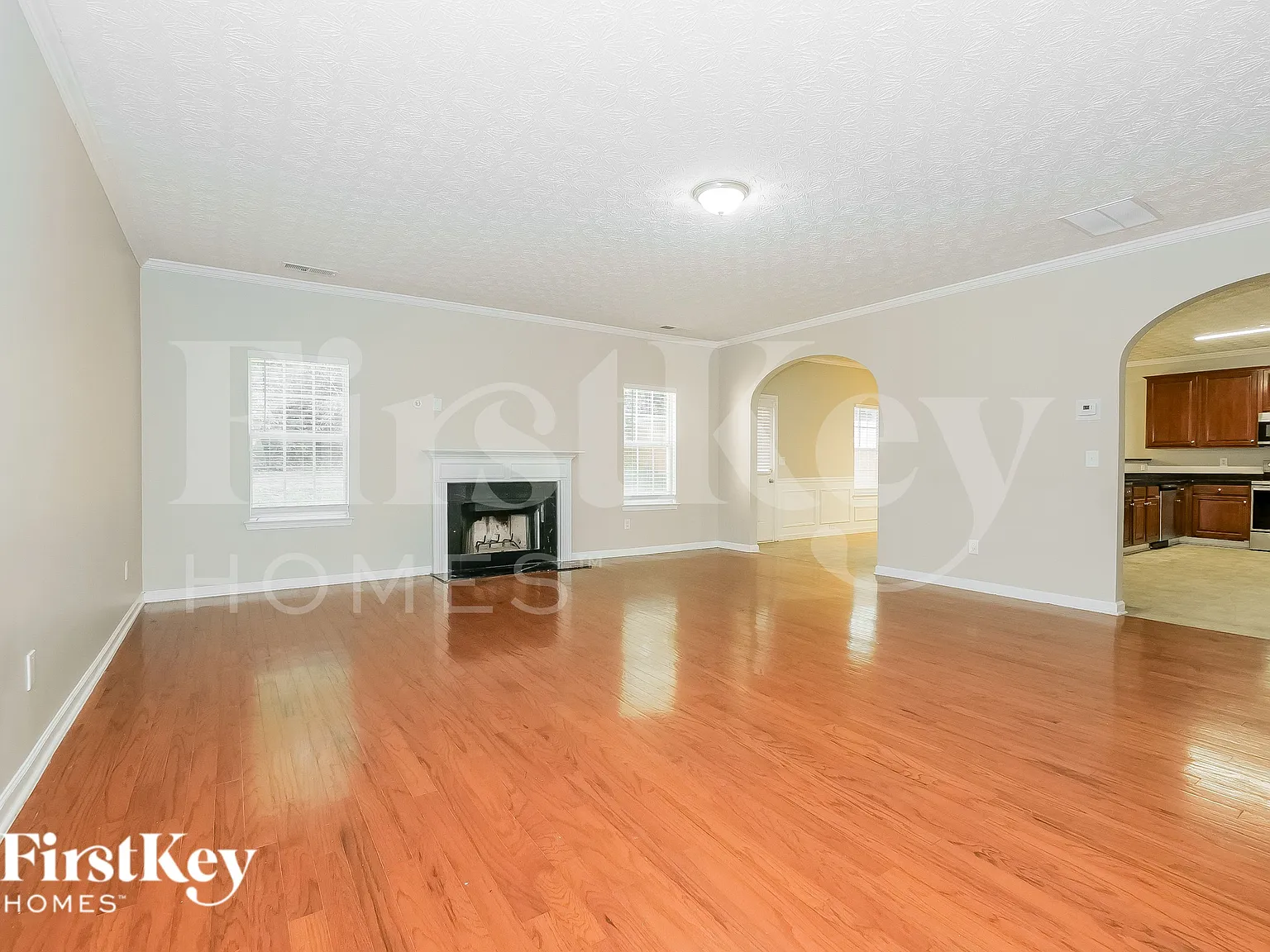 5 bed, 4.0 bath, 4348 sqft, $3,200 — Photo 4