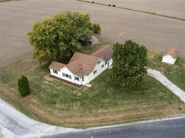 1379 N Carlyle Rd, Vandalia, IL 62471