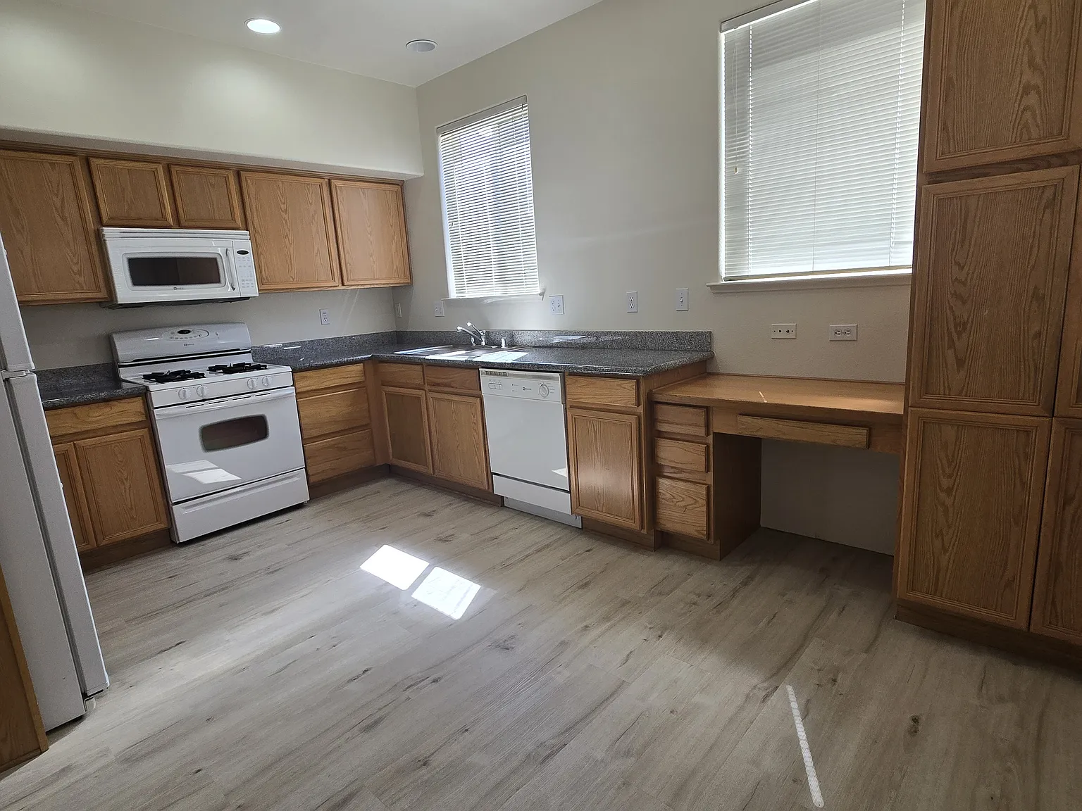 2 bed, 930 sqft, $1,750 — Photo 4