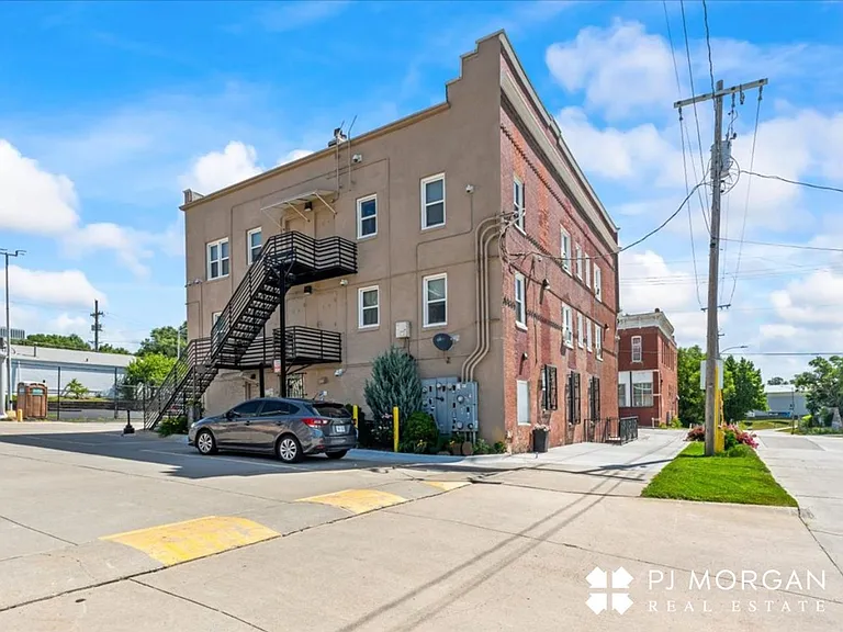 Lyndale Apartments — Photo 8