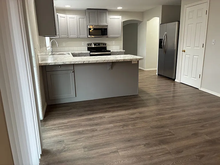 17015 NE 31st Way — Photo 4