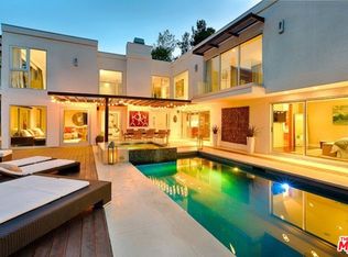 8854 Hollywood Hills Rd, Los Angeles, CA 90046