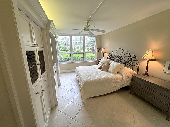 4th image of 625 Oaks Drive #106