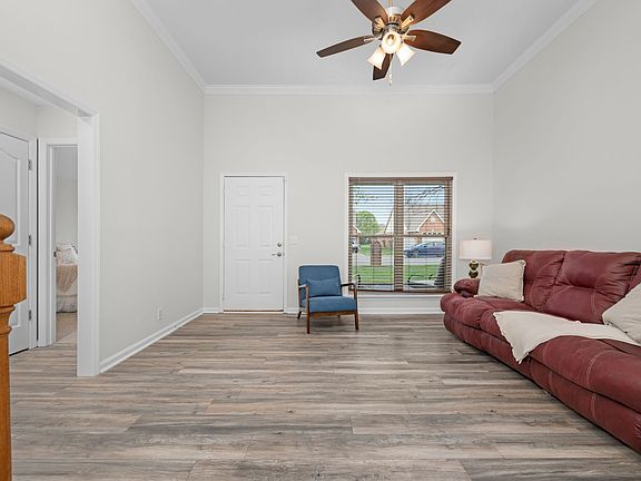 5th image of 408 Biltmore Cir