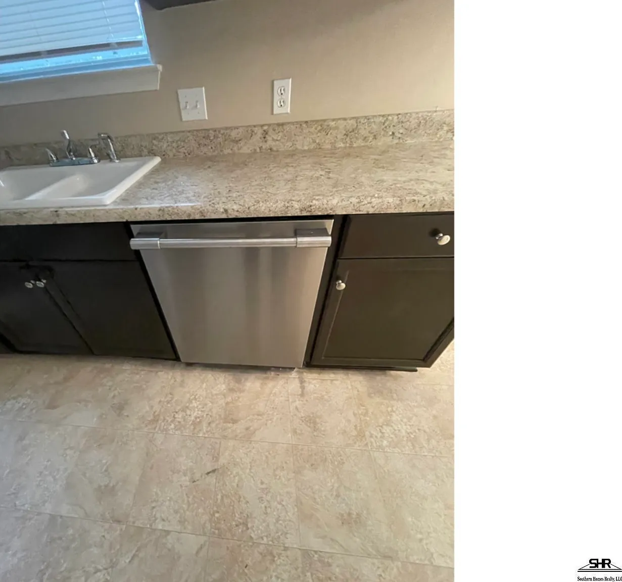 2 bed, 1.0 bath, 950 sqft, $1,225 — Photo 3