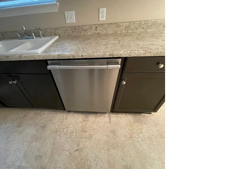 10047 Hillview Dr — Photo 3
