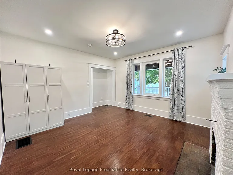 220 Foster Ave #B — Photo 9